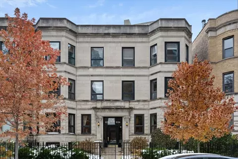 636 W Grace St #1W, Chicago, IL 60613