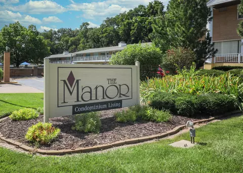 1104 Kimberly Rd #504, Bettendorf, IA 52722