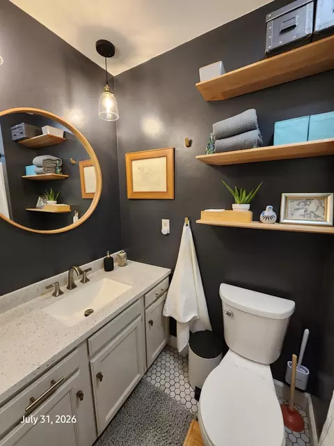 Bath - 2315 Osage Dr, Champaign, IL 61821 photo 2 of 4