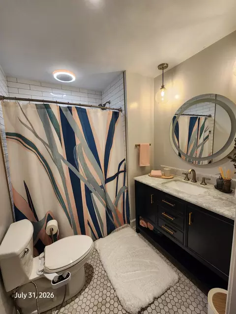 Bath - 2315 Osage Dr, Champaign, IL 61821 photo 3 of 4