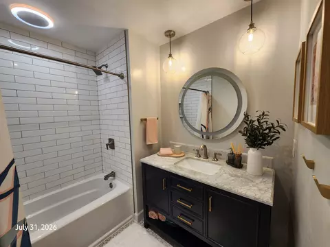 Bath - 2315 Osage Dr, Champaign, IL 61821 photo 4 of 4