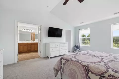 Bedroom - 156 Jackson St, Gilberts, IL 60136 photo 4 of 4