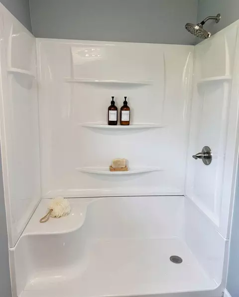 Bath - 2886 S Southbrook Dr, Kankakee, IL 60901 photo 3 of 3