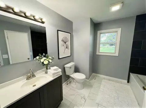 Bath - 2886 S Southbrook Dr, Kankakee, IL 60901 photo 1 of 3