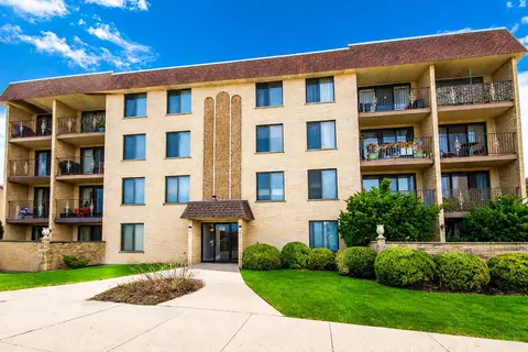 5447 W Lawrence Ave #203, Chicago, IL 60630