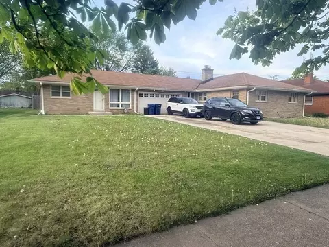 2406 Pearsall Pkwy, Waukegan, IL 60085