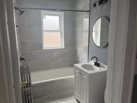 Bath - 1133 E 81st Pl, Chicago, IL 60619 photo 1 of 3