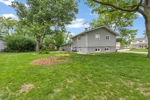 Exterior - 590 Durham Ct, Hoffman Estates, IL 60169 photo 8 of 8