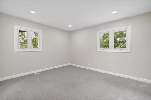 Bedroom - 590 Durham Ct, Hoffman Estates, IL 60169 photo 4 of 9