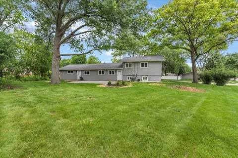 Exterior - 590 Durham Ct, Hoffman Estates, IL 60169 photo 7 of 8