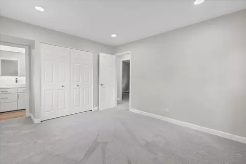 Bedroom - 590 Durham Ct, Hoffman Estates, IL 60169 photo 1 of 9