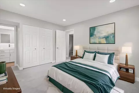 Bedroom - 590 Durham Ct, Hoffman Estates, IL 60169 photo 5 of 9