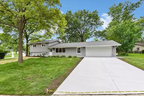 Exterior - 590 Durham Ct, Hoffman Estates, IL 60169 photo 2 of 8