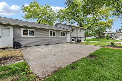 Exterior - 590 Durham Ct, Hoffman Estates, IL 60169 photo 6 of 8
