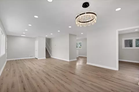 Living - 590 Durham Ct, Hoffman Estates, IL 60169 photo 2 of 4