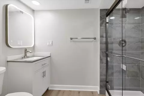 Bath - 590 Durham Ct, Hoffman Estates, IL 60169 photo 4 of 6