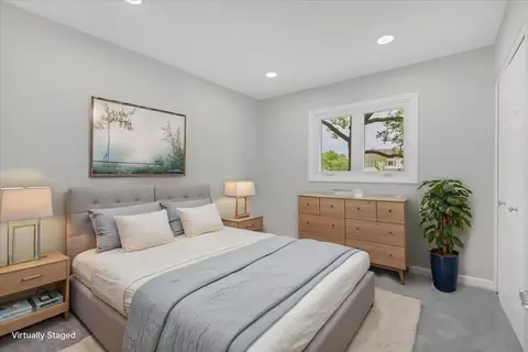 Bedroom - 590 Durham Ct, Hoffman Estates, IL 60169 photo 8 of 9