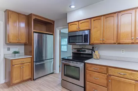 Kitchen - 2425 Commonwealth Ave, Joliet, IL 60435 photo 2 of 3