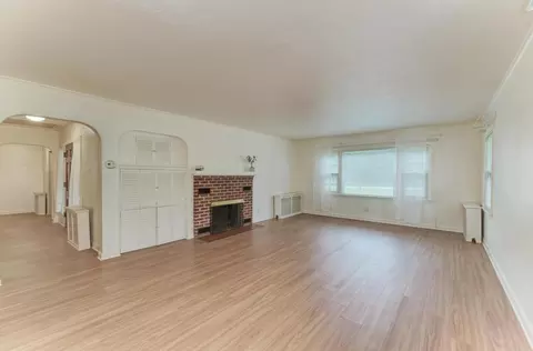 Living - 2425 Commonwealth Ave, Joliet, IL 60435 photo 1 of 5