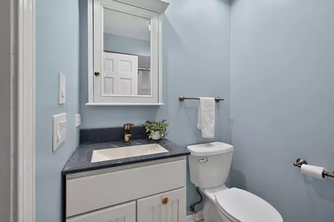 Bath - 135 Hawkins Cir, Wheaton, IL 60189 photo 2 of 5