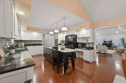 Kitchen - 135 Hawkins Cir, Wheaton, IL 60189 photo 3 of 3