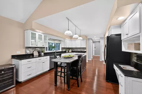 Kitchen - 135 Hawkins Cir, Wheaton, IL 60189 photo 1 of 3