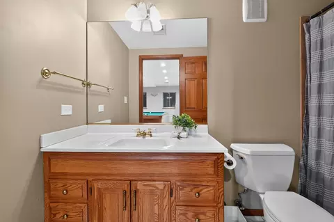 Bath - 135 Hawkins Cir, Wheaton, IL 60189 photo 5 of 5