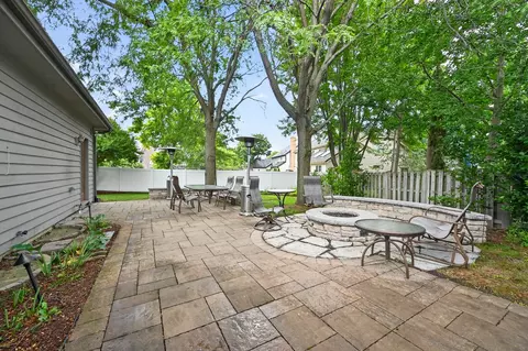 Exterior - 135 Hawkins Cir, Wheaton, IL 60189 photo 5 of 8
