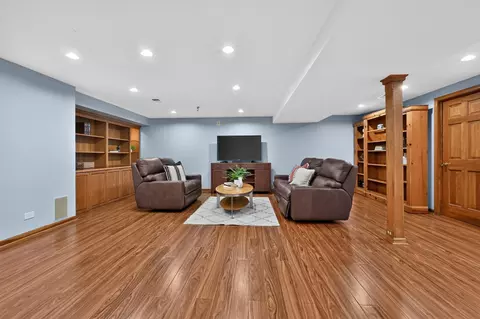 Living - 135 Hawkins Cir, Wheaton, IL 60189 photo 3 of 3