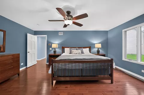 Bedroom - 135 Hawkins Cir, Wheaton, IL 60189 photo 3 of 3
