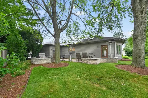 Exterior - 135 Hawkins Cir, Wheaton, IL 60189 photo 6 of 8