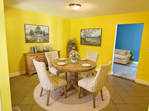 Dining - 213 E 9th St, Metropolis, IL 62960 photo 1 of 1