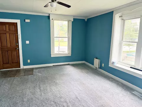 Living - 213 E 9th St, Metropolis, IL 62960 photo 5 of 7