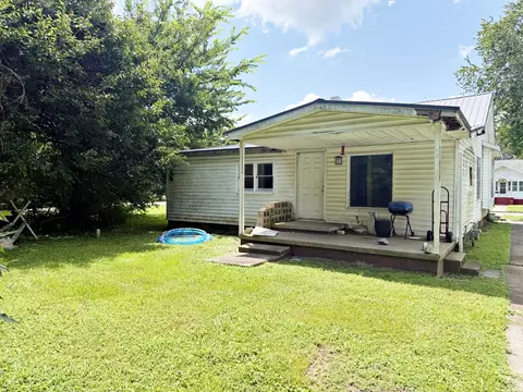 Exterior - 213 E 9th St, Metropolis, IL 62960 photo 4 of 5