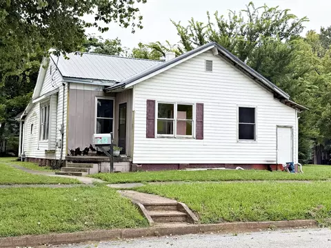 Exterior - 213 E 9th St, Metropolis, IL 62960 photo 2 of 5