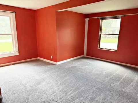 Living - 213 E 9th St, Metropolis, IL 62960 photo 3 of 7
