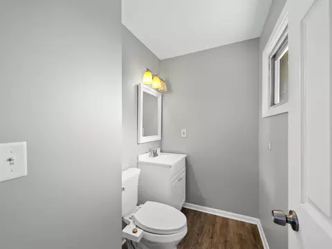 Bath - 415 Tennyson Rd, Bartlett, IL 60103 photo 2 of 2
