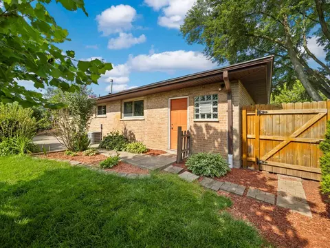 Exterior - 415 Tennyson Rd, Bartlett, IL 60103 photo 4 of 5