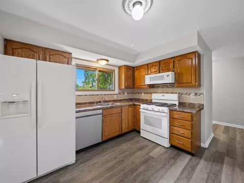 Kitchen - 415 Tennyson Rd, Bartlett, IL 60103 photo 2 of 2