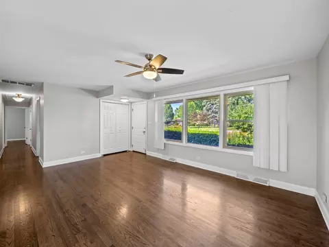 Living - 415 Tennyson Rd, Bartlett, IL 60103 photo 1 of 2