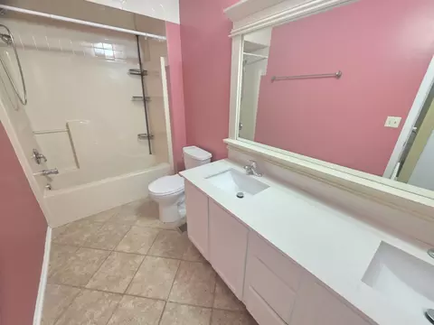 Bath - 1705 Lake Pointe Dr, Plainfield, IL 60586 photo 4 of 4