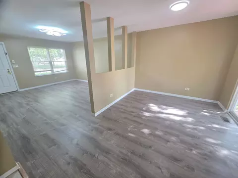 Living - 1705 Lake Pointe Dr, Plainfield, IL 60586 photo 3 of 4