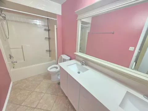 Bath - 1705 Lake Pointe Dr, Plainfield, IL 60586 photo 3 of 4