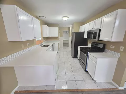 Kitchen - 1705 Lake Pointe Dr, Plainfield, IL 60586 photo 1 of 5