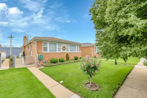 8133 Hamlin Ave, Skokie, IL 60076