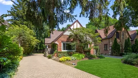 1216 E Mayfair Rd, Arlington Heights, IL 60004