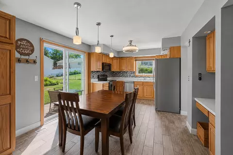 Kitchen - 520 Dover Dr, Roselle, IL 60172 photo 3 of 3