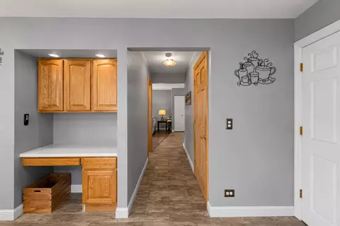 Entry Way - 520 Dover Dr, Roselle, IL 60172 photo 3 of 4