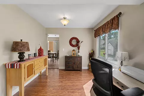 Entry Way - 520 Dover Dr, Roselle, IL 60172 photo 2 of 4