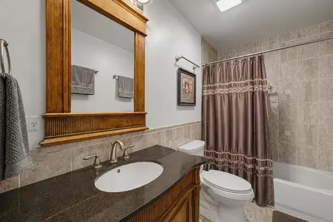 Bath - 520 Dover Dr, Roselle, IL 60172 photo 2 of 2